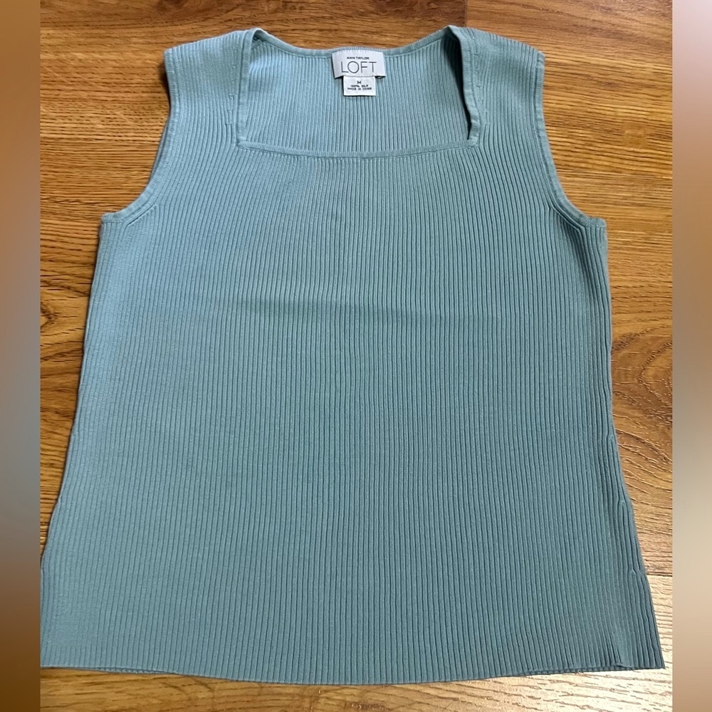 Ann Taylor LOFT 100% Silk Ribbed Sleeveless Top – Size Medium